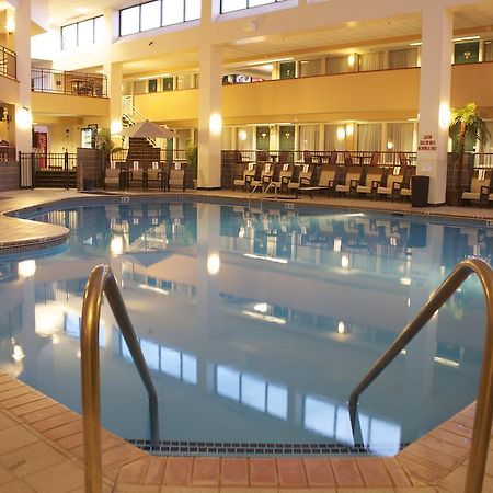 Plaza Hotel & Suites - О-Клэр Экстерьер фото
