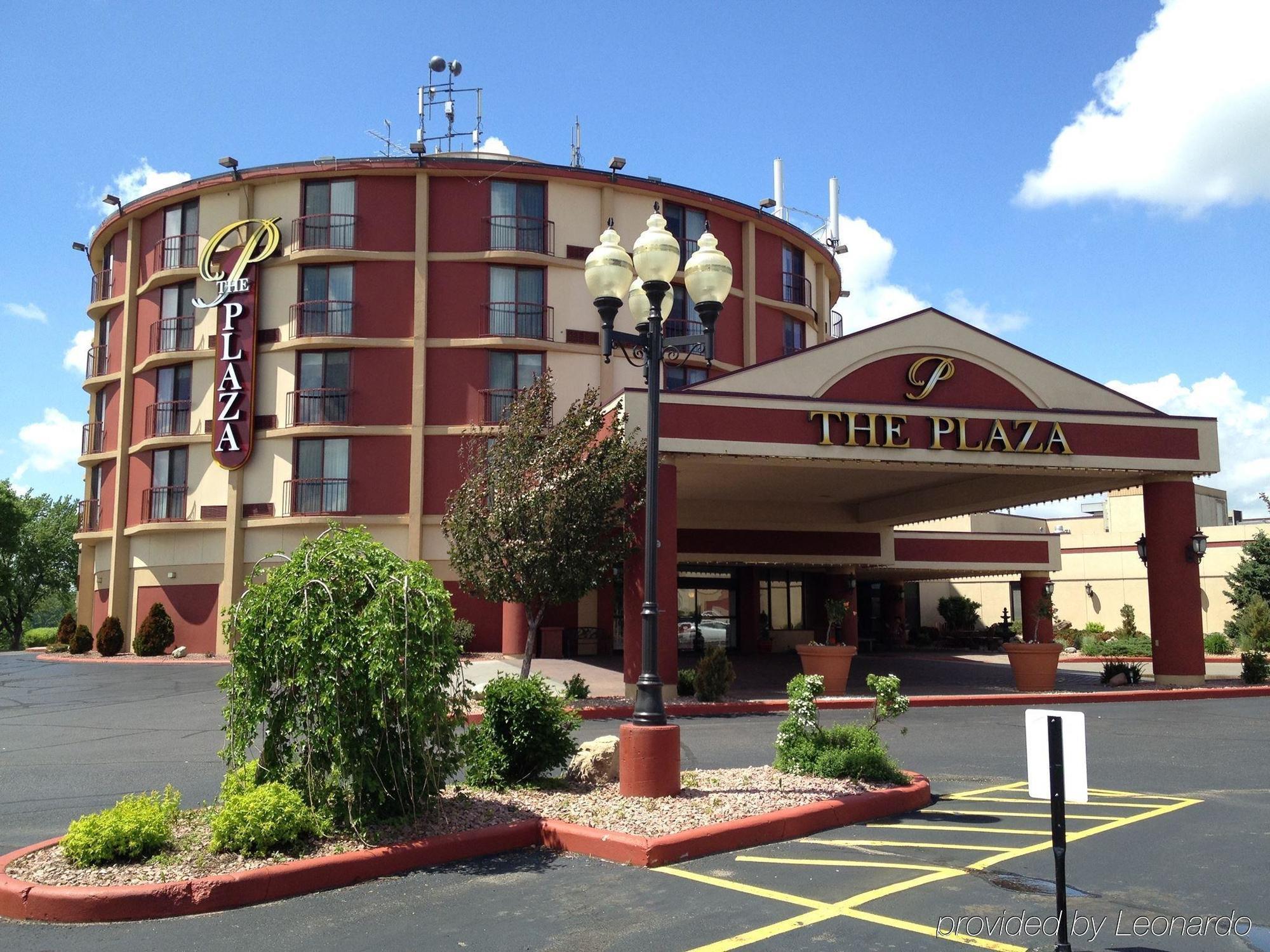 Plaza Hotel & Suites - О-Клэр Экстерьер фото