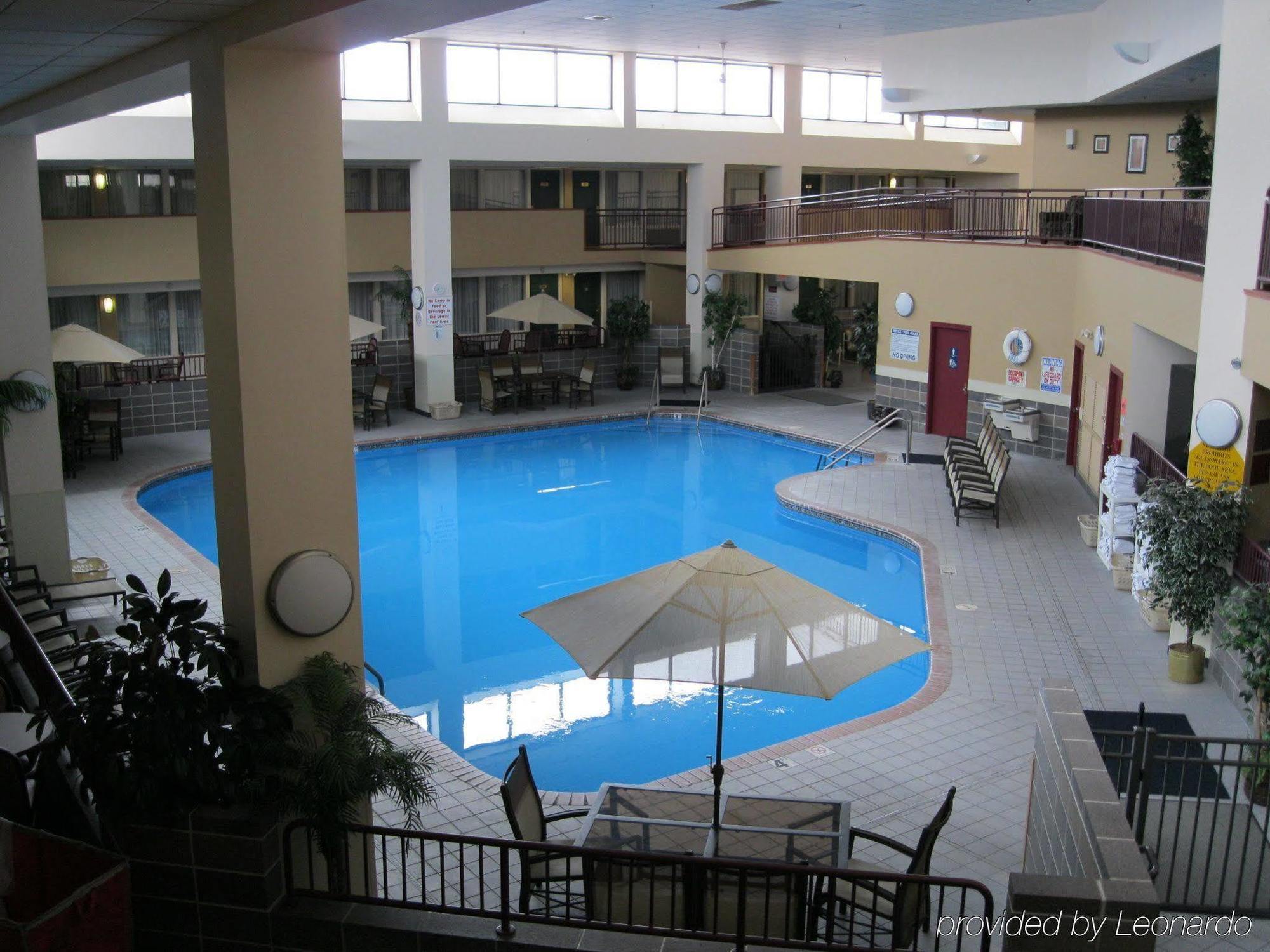 Plaza Hotel & Suites - О-Клэр Экстерьер фото